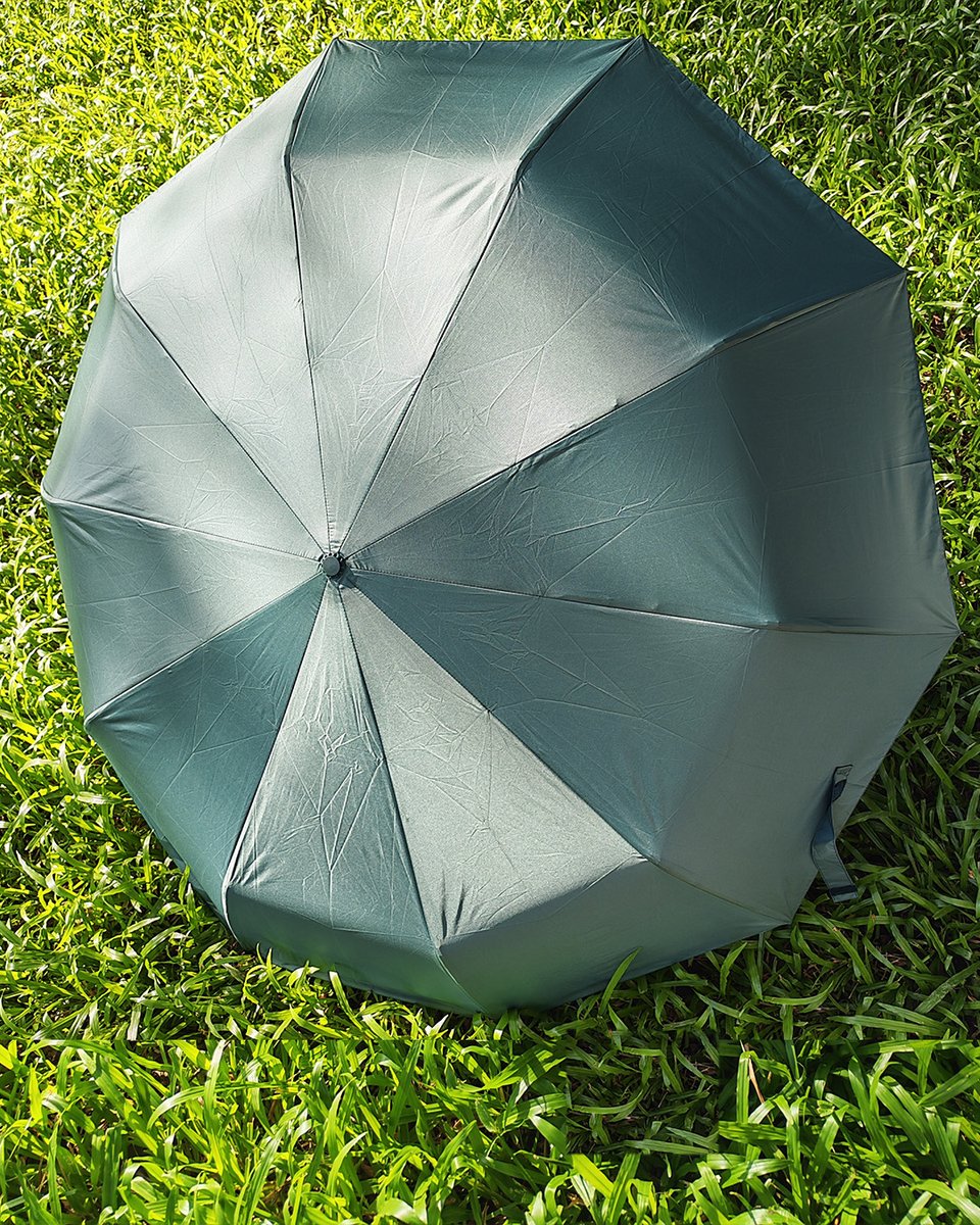 大きめサイズで安心感☔✨
ワンタッチ自動開閉でストレスフリー🙌
リング付きハンドルでバッグに掛けて楽々🎒
通勤・外出の強い味方💼
軽いのに頼れる、kumokasaの傘🌂

#kumokasa #折りたたみ傘 #大きめ傘 #自動開閉 #通勤アイテム #メンズ必需品 #雨の日コーデ