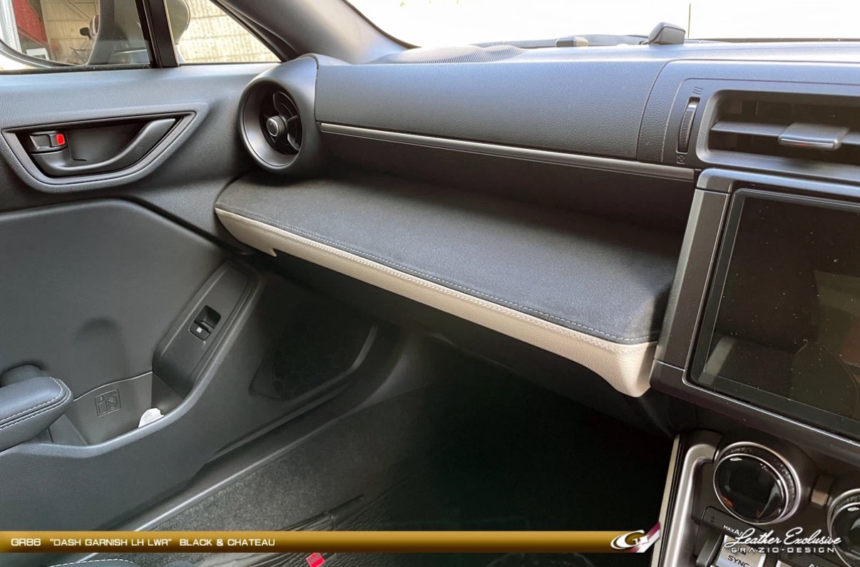 GR86 ダッシュガーニッシュLWR 助手席 ウルトラスウェード黒 グラージオ GR86 ZN8型 レザーエクスクルーシブ ダッシュガーニッシュLWR