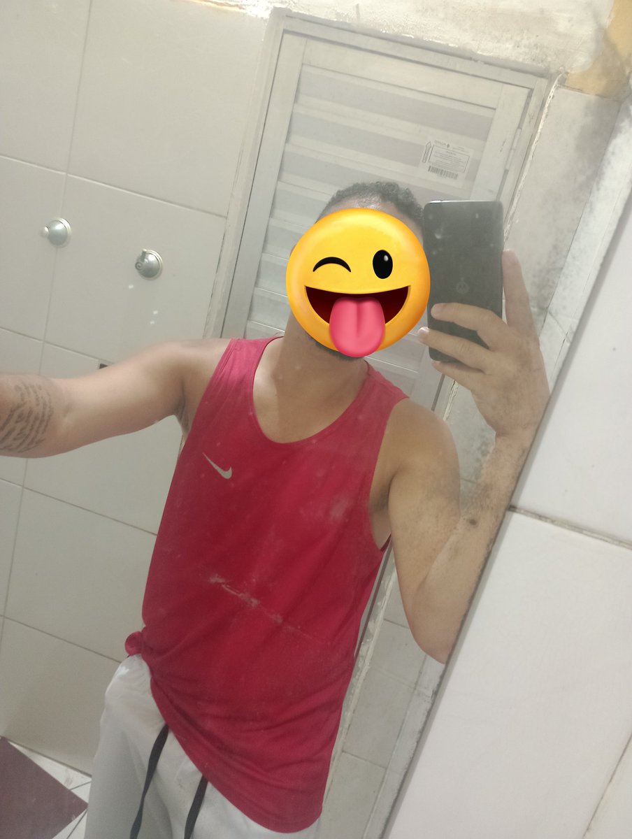 De mais cedo na academia cheio de tesão com pau latejando