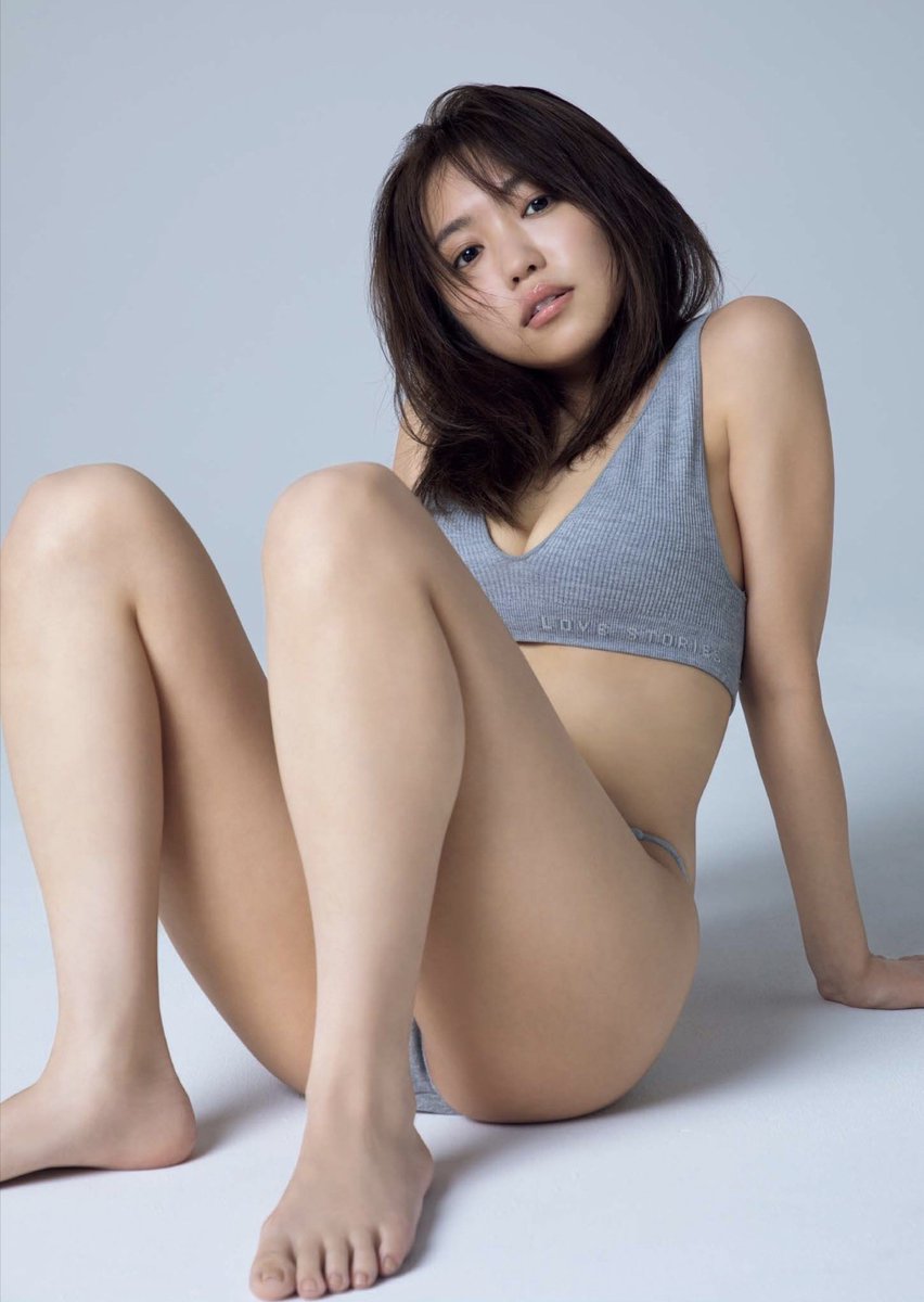 優◯の大胆なポーズを見せつけられるとファン達には知らない間にイケメン風な男に色々経験させられているとか想像してしまいますね❤️