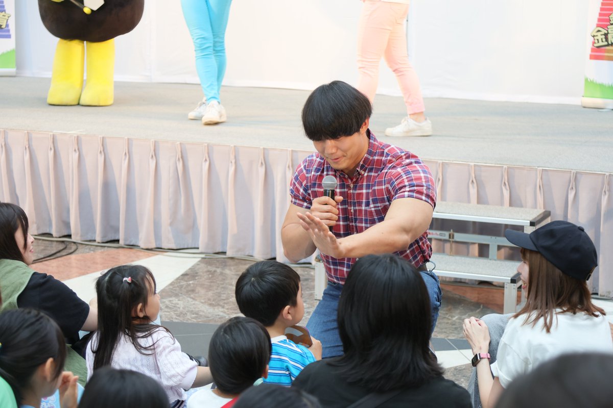 Wa_nisa_FSA's tweet image. 8/30（土）のイベントには、青木マッチョさんが来てくれたんだ✨✨
子どもたちと一緒に、お金について勉強したよ！
ワニーサもマッチョになりたいなあ🐊
＃青木マッチョ