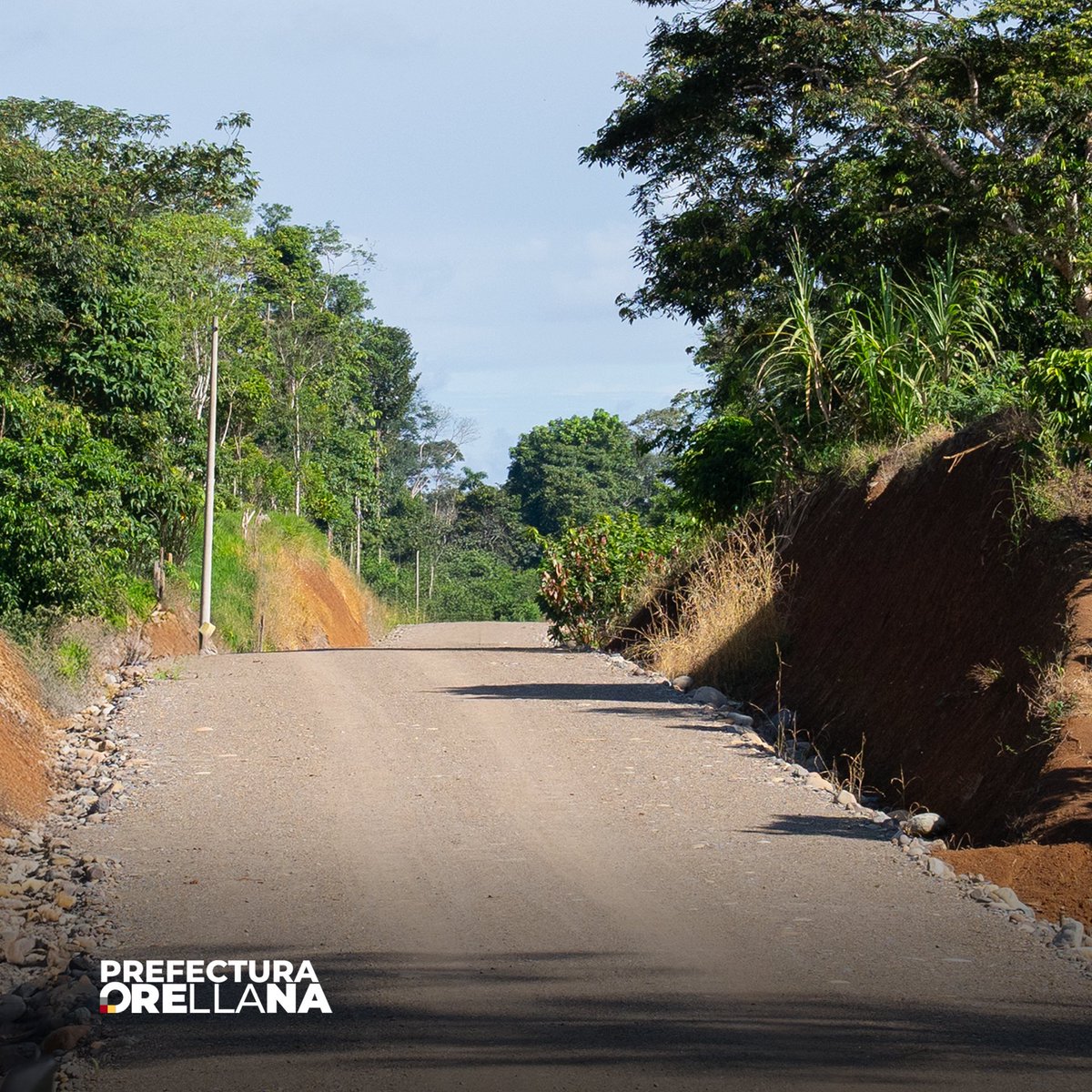 ✨Viceprefecto Rodrigo Morejón inauguró 1.78 km de vía lastrada en la comunidad Payamino, parroquia Nuevo Paraíso, cantón Francisco de Orellana. 

👨‍🌾 17 familias se benefician de esta obra, esperada por más de 10 años.

#ViceprefectoRodrigoMorejón #MagaliOrellanaPrefecta