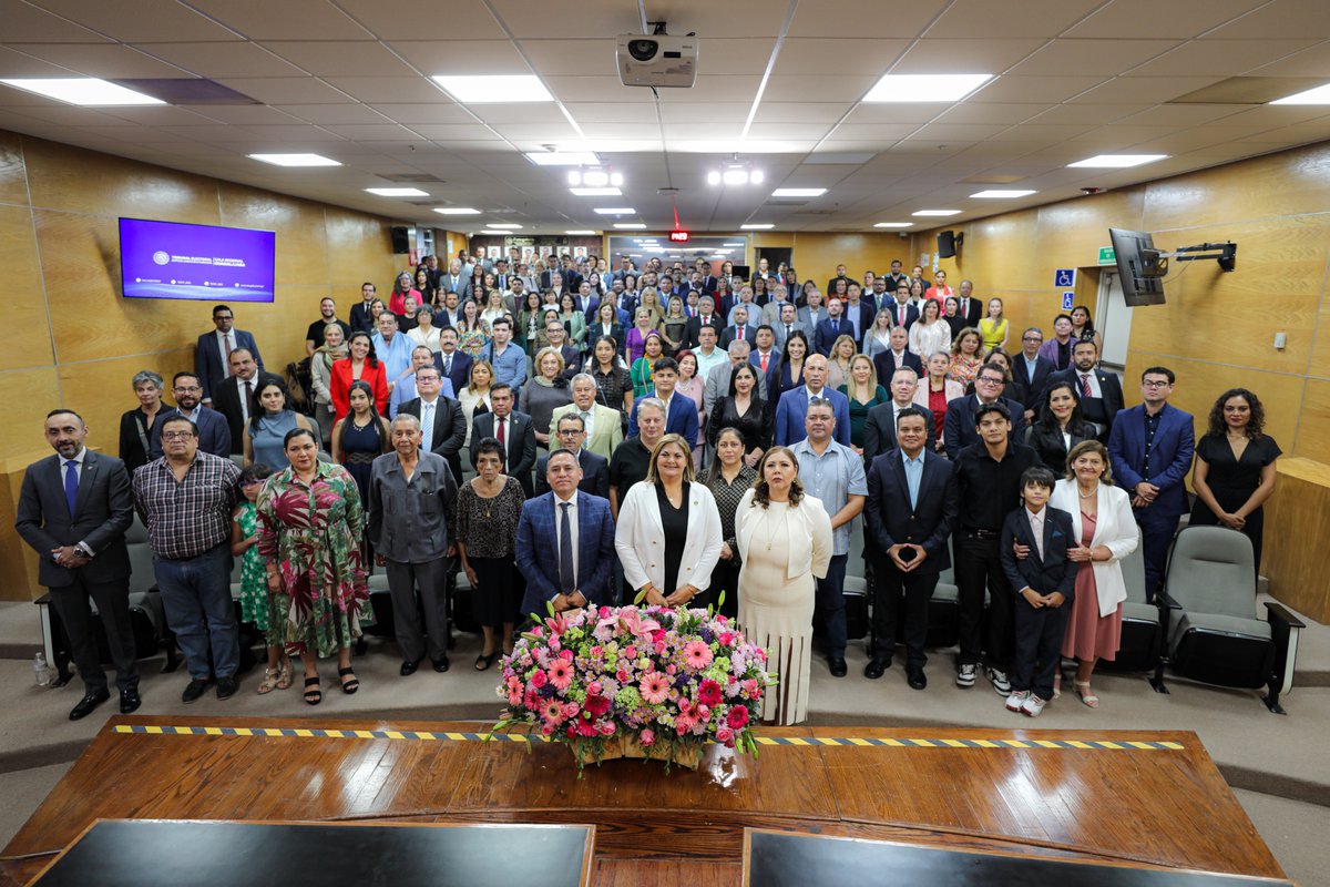 El Consejo Estatal del #IEEChihuahua estuvo presente en la Sesión Solemne de instalación del Pleno de la <a href="/TEPJF_GDL/">Sala Regional Guadalajara</a>.

Felicitamos y deseamos el mayor de los éxitos a quienes la integran: Rebeca Barrera Amador, Irina Graciela Cervantes Bravo y Sergio Arturo Guerrero Olvera. ⚖️✨