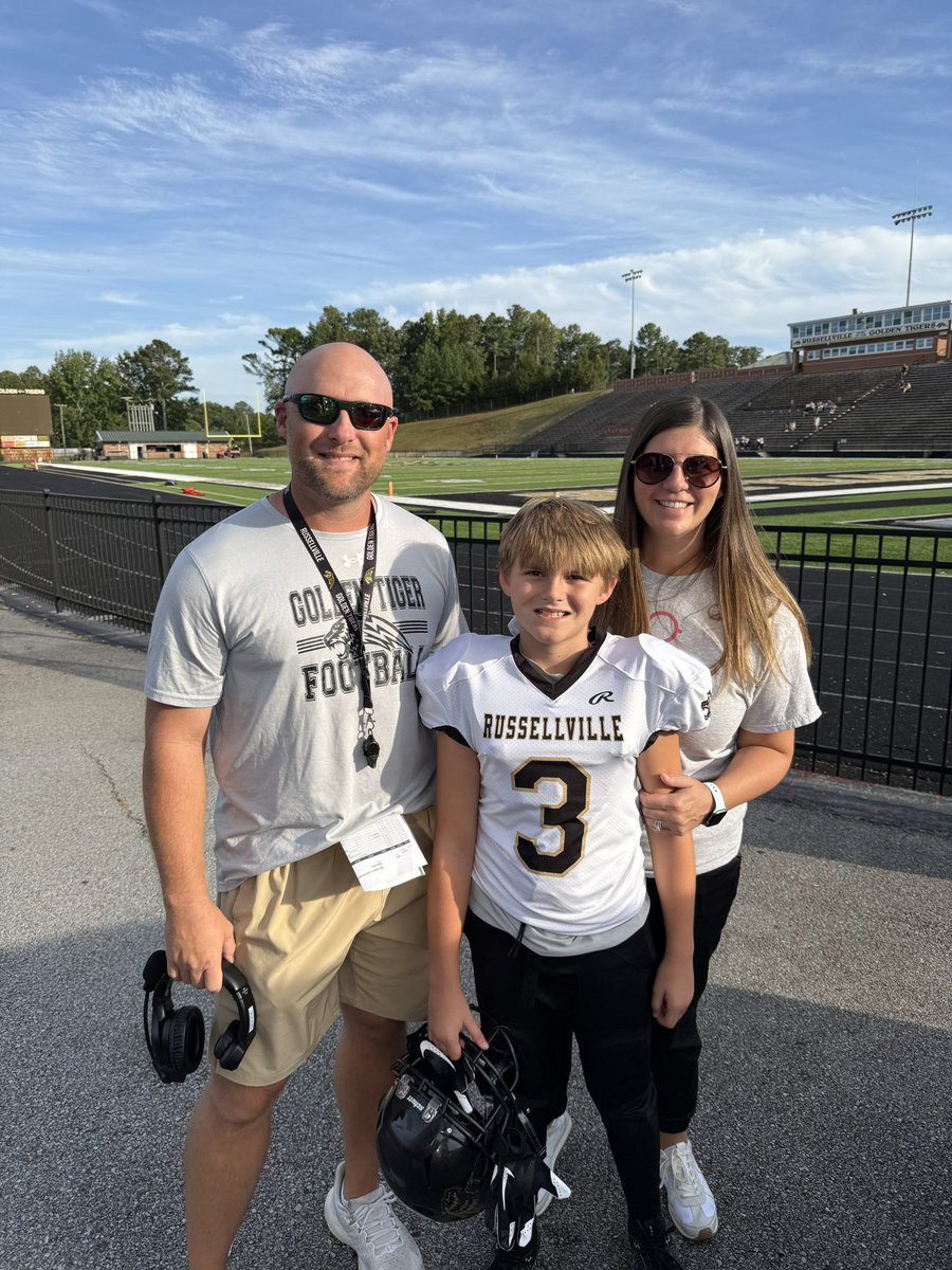 Football season for all of us! 
#FN5GL #Sweepstakes <a href="/TMobile/">T-Mobile</a>