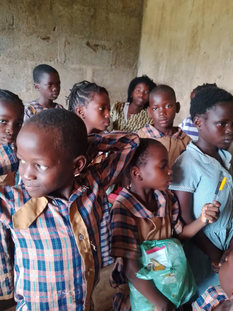 adewolaadekunl1's tweet image. No child should start school without the basics. ✏️📚 At Agbala Orphanage, we’re raising $500 for supplies to give our kids a brighter future. 💙
👉 Donate: …balaiseiyanuevangelicalministries.org/donations/give…
#SupportChildren #Hope