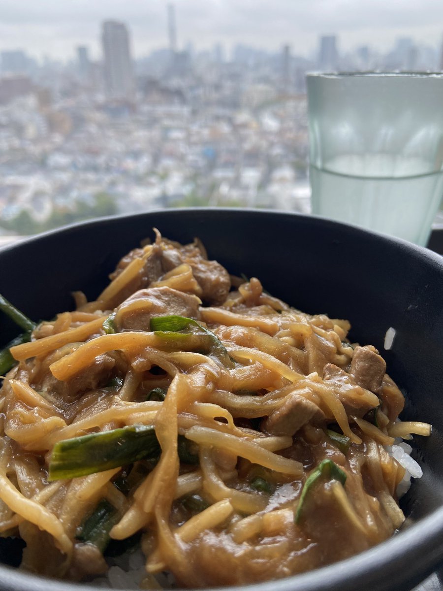 レバニラどーん

今日は雨模様。台風も心配だね🫤