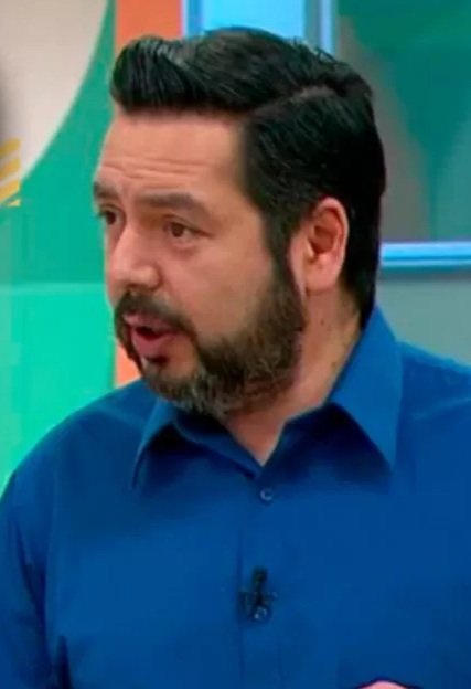 ___Pachi__'s tweet image. Solo recordar que el hermano de Jeannette Jara, Sergio jara es Jefe de investigación periodistica de Chilevisión.