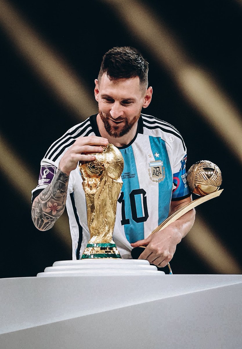 Hoy juega su último partido en la Selección el N°10 que estuvo toda mi vida.
El que será por siempre el Mejor de la historia.
No existe tweet capaz de describir lo que me hizo sentir cada vez que lo veía jugar.
Adjunto un momento que no me lo voy a olvidar Jamás.
GRACIAS MESSI❤️