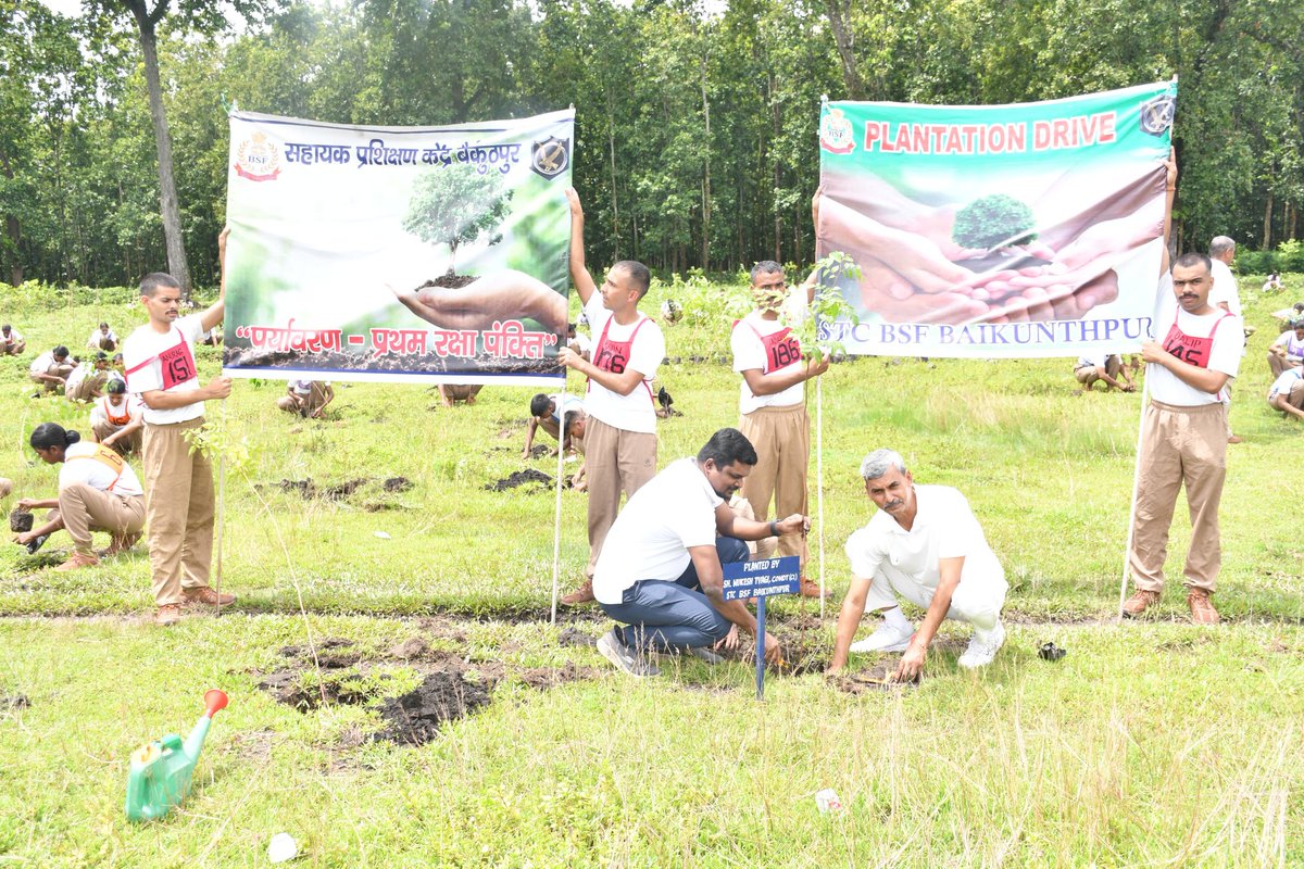 stcbsfnb's tweet image. In line with BSF’s commitment to a cleaner &amp;amp; greener environment, Officers &amp;amp; troops of @stcbsfnb organised a plantation drive under the supervision of Sh. Karni Singh Shekhawat, IG, along with Sh. Raja M, DFO and Forest officials to spread the message of sustainability.