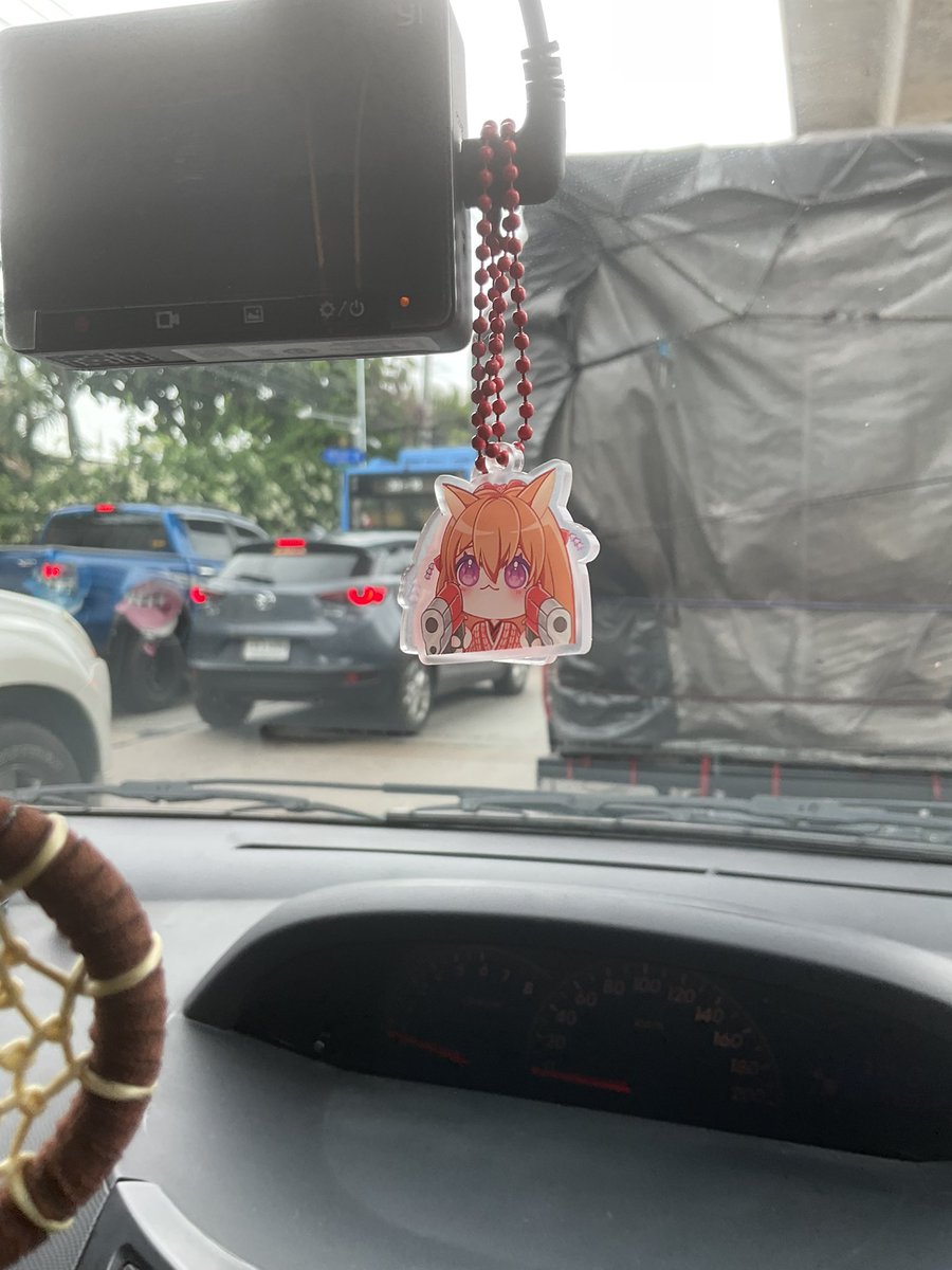 ลูกสาวคอยดูให้พ่อขับรถดีๆ