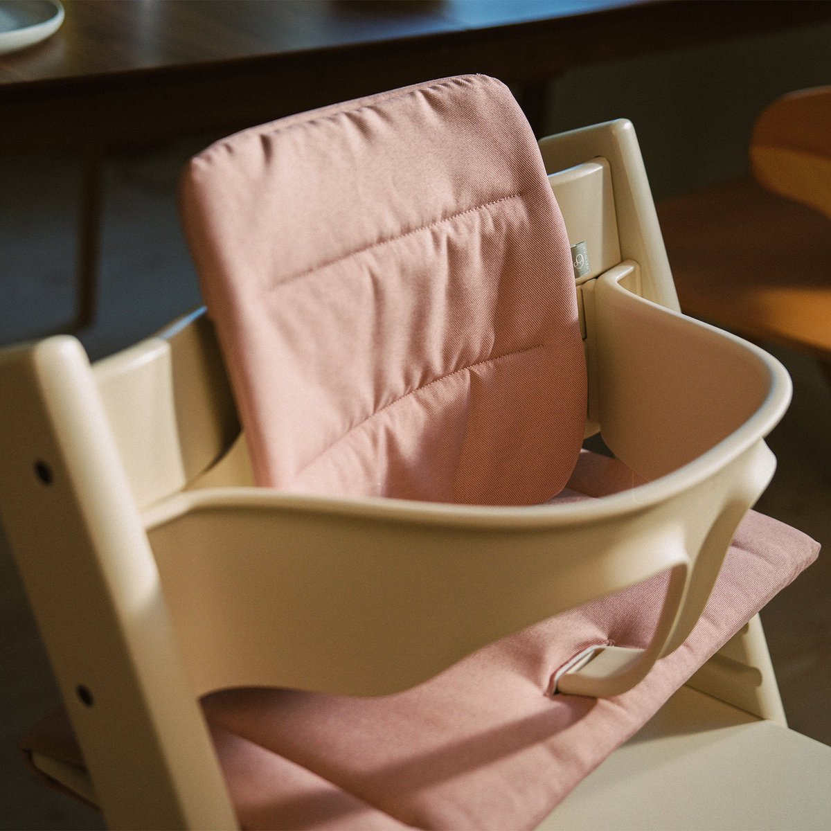 blossom39azas's tweet photo. ＼✨ New arrival ✨／

#STOKKE（#ストッケ）
トリップ トラップ クッション
https://t.co/Ih1FvNP18v

新しいトリップ トラップ クッションは、ベビーセットの有無にかかわらず、すべてのトリップ トラップ チェアに対応🪑
撥水性のある洗濯機で洗える生地で、お手入れも簡単です🫧 https://t.co/MCw1F1nDQ6