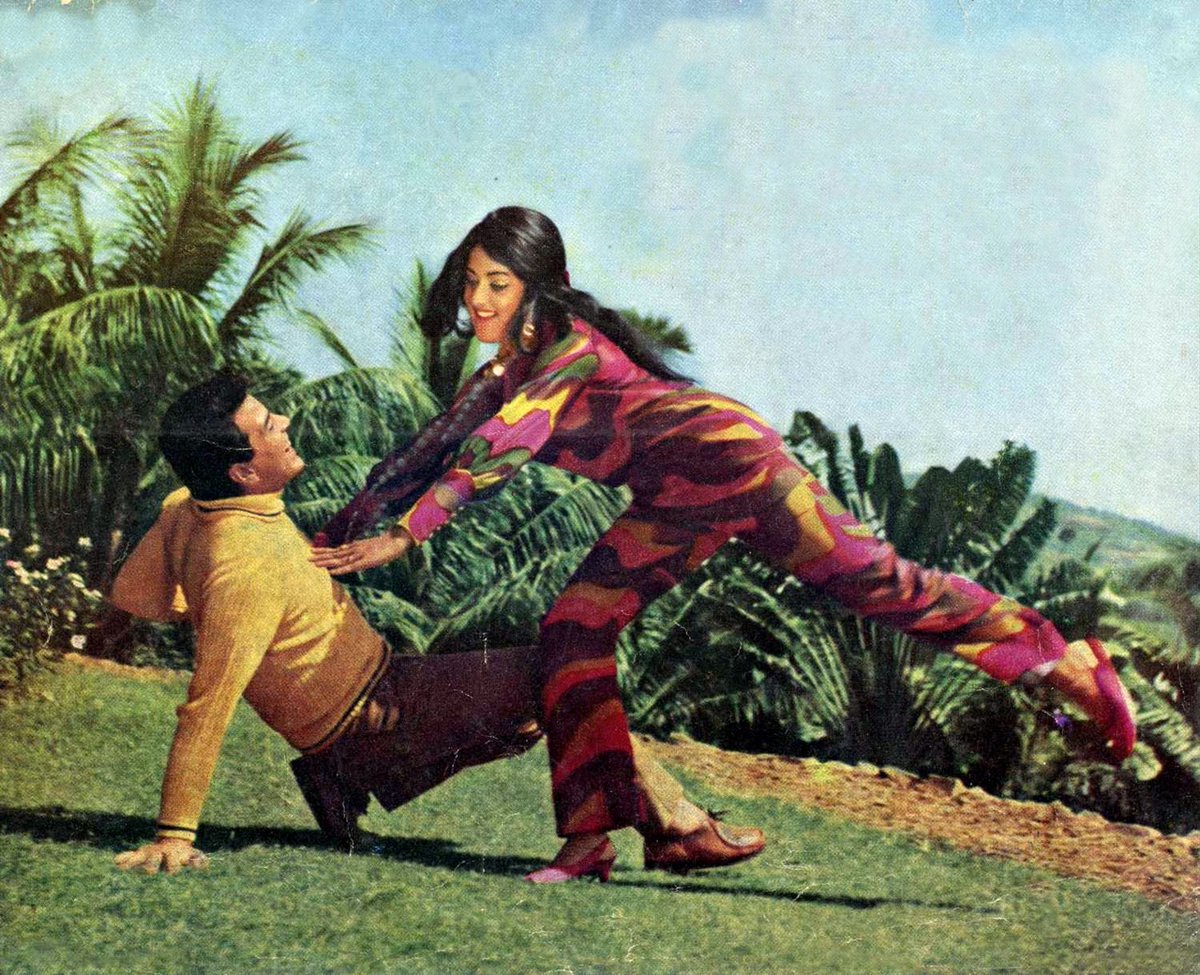 sowika71's tweet photo. Dharmendra and Hema Malini in the film "Tum Haseen Main Jawan" (1970).

#Dharmendra #HemaMalini
#heman #dreamgirl #bollywoodflashback 
#screencouples #oldisgold https://t.co/Ez1vFhhoP6