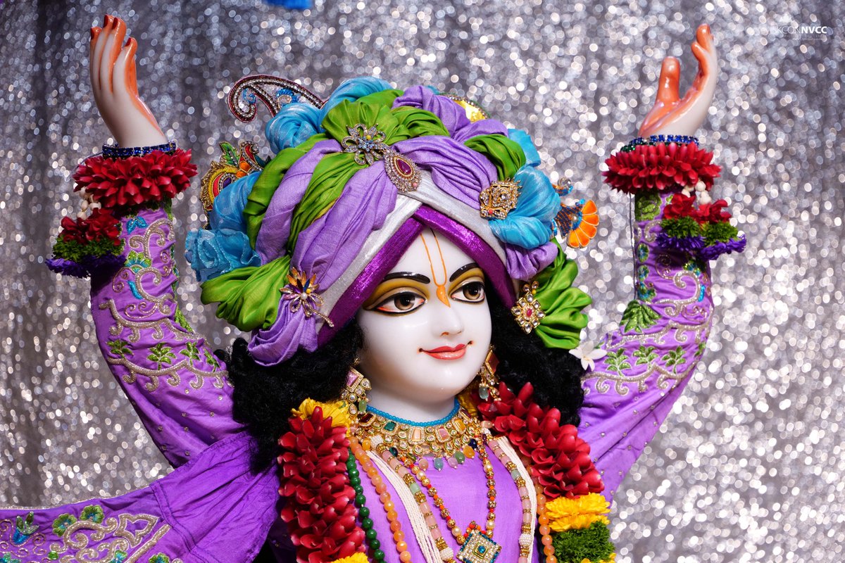 ISKCONPune's tweet photo. 🙏🏽Today's Darshan 📿 🗓04-09-2025🙏
🌷Sri Sri Gaur Nitai🌷
🚩@ISKCONNVCCPune🚩
.
.
#ISKCON #ISKCONNVCC #ISKCONNVCCPune #ISKCONPune
#4thseptember #4thseptember2025 #Thursday #Vrindavan
#Harinaamsankirtan #Radheshyamdas #Radheradhe
#Sankirtan #Kirtan #Mayapur #Prabhupada https://t.co/zvYFk4dMZ2