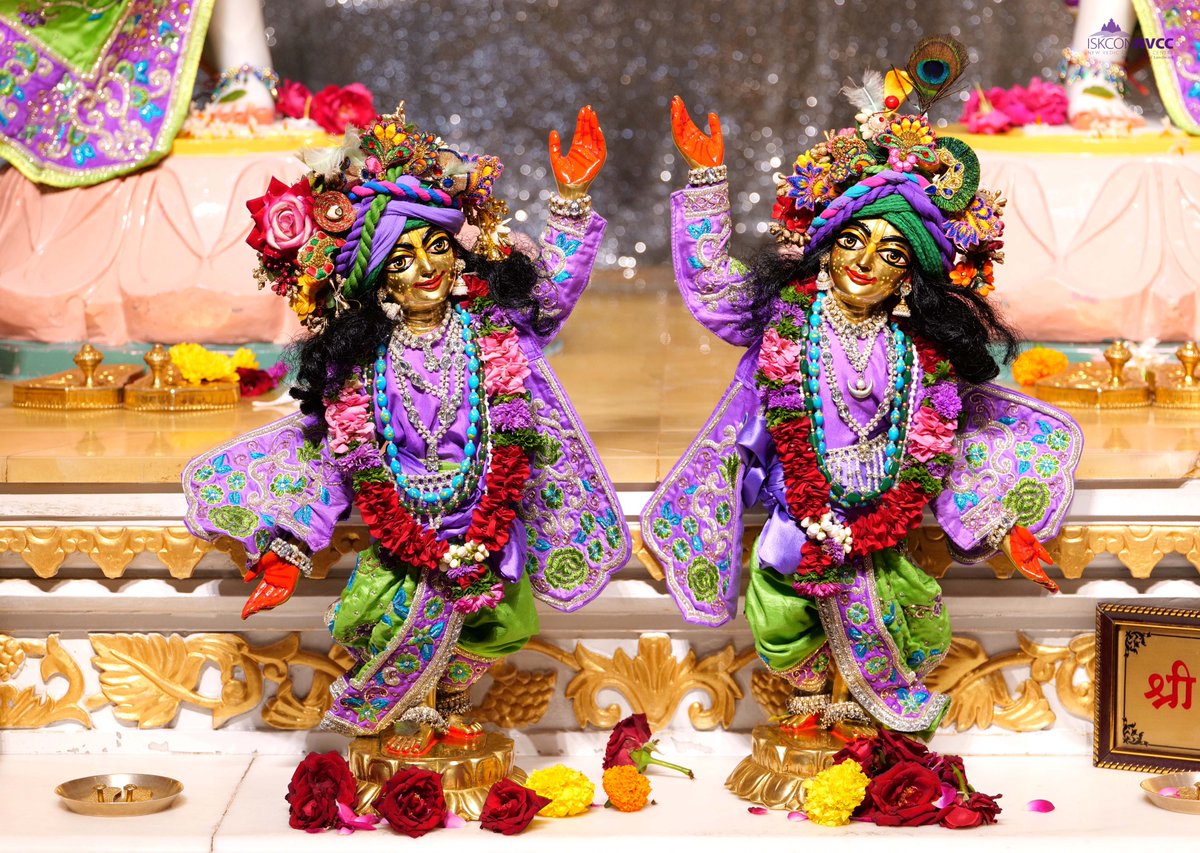 ISKCONPune's tweet photo. 🙏🏽Today's Darshan 📿 🗓04-09-2025🙏
🌷Sri Sri Gaur Nitai🌷
🚩@ISKCONNVCCPune🚩
.
.
#ISKCON #ISKCONNVCC #ISKCONNVCCPune #ISKCONPune
#4thseptember #4thseptember2025 #Thursday #Vrindavan
#Harinaamsankirtan #Radheshyamdas #Radheradhe
#Sankirtan #Kirtan #Mayapur #Prabhupada https://t.co/zvYFk4dMZ2