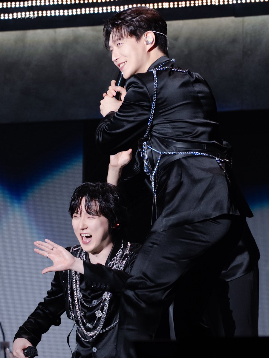 250823 The WAVE in Daegu

🤨➡️😆

#포레스텔라 #forestella
#배두훈 #강형호