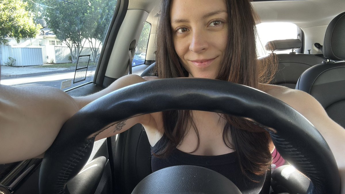 CourtneyJenae's tweet photo. A good day for a car selfie 💜 https://t.co/0ovBEleCri