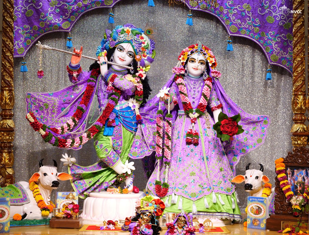 ISKCONPune's tweet photo. 🙏🏽Today's Darshan 📿 🗓04-09-2025🙏
🌷Sri Sri Radhavrindavanchandra🌷
🚩@ISKCONNVCCPune🚩
.
.
#ISKCON #ISKCONNVCC #ISKCONNVCCPune #ISKCONPune
#4thseptember #4thseptember2025 #Thursday #Vrindavan
#Harinaamsankirtan #Radheshyamdas #Radheradhe
#Sankirtan #Kirtan #Mayapur https://t.co/NwdGkKzDUb