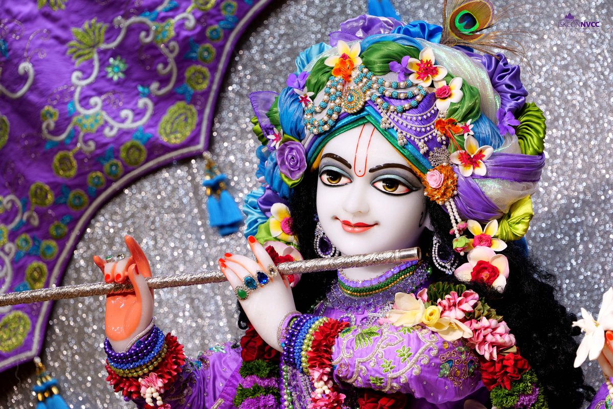 ISKCONPune's tweet photo. 🙏🏽Today's Darshan 📿 🗓04-09-2025🙏
🌷Sri Sri Radhavrindavanchandra🌷
🚩@ISKCONNVCCPune🚩
.
.
#ISKCON #ISKCONNVCC #ISKCONNVCCPune #ISKCONPune
#4thseptember #4thseptember2025 #Thursday #Vrindavan
#Harinaamsankirtan #Radheshyamdas #Radheradhe
#Sankirtan #Kirtan #Mayapur https://t.co/NwdGkKzDUb