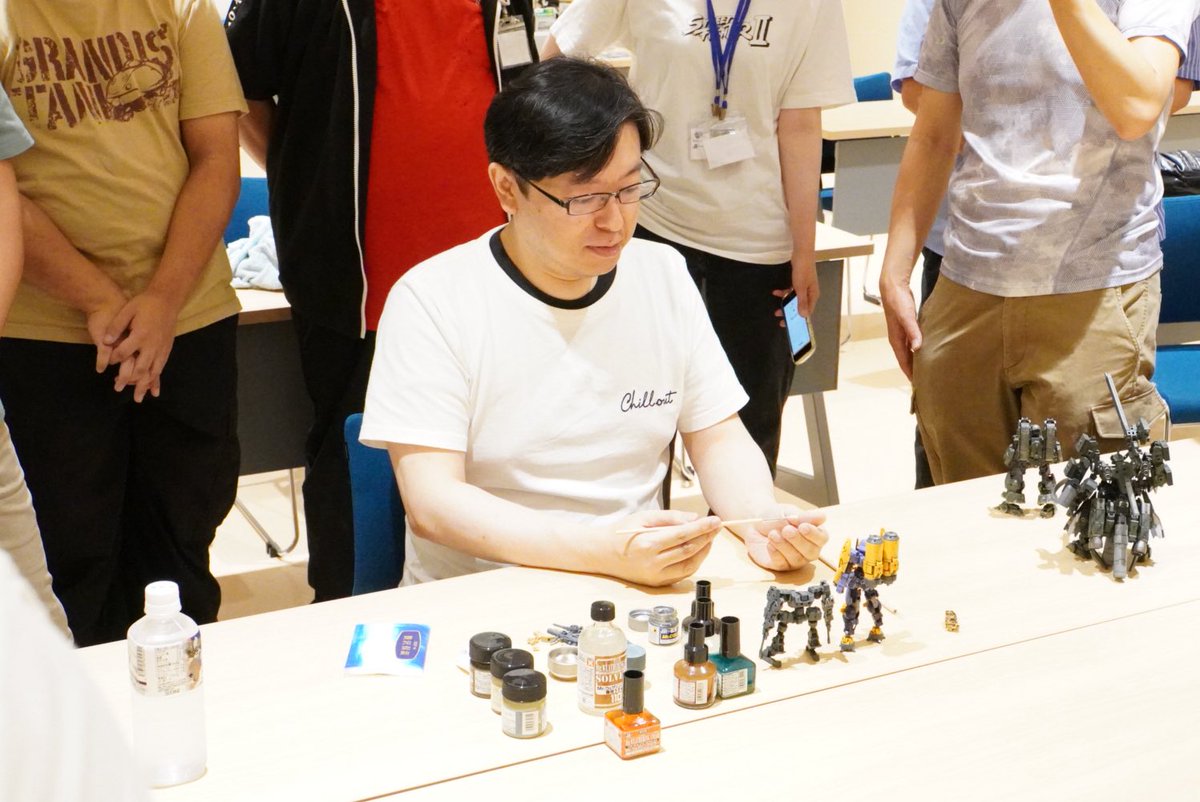 ワークショップ
チョートクさんのウェザリング講座より

みんな楽しく真剣にウェザリング知識を学んでおり大変ご好評でした！

#よかも6