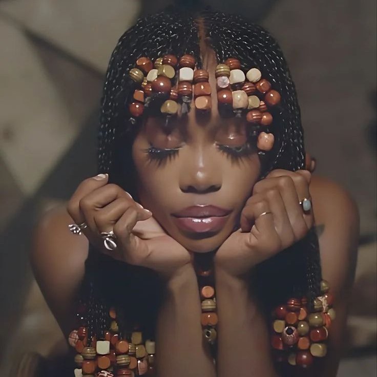szaonchart's tweet photo. 5 years ago, SZA released “Hit Different” (feat. Ty Dolla $ign) as her comeback single.
It peaked at #29 on the Hot 100, has over 500 million streams worldwide, and marked the first music video she directed herself. https://t.co/B9b485TaLO
