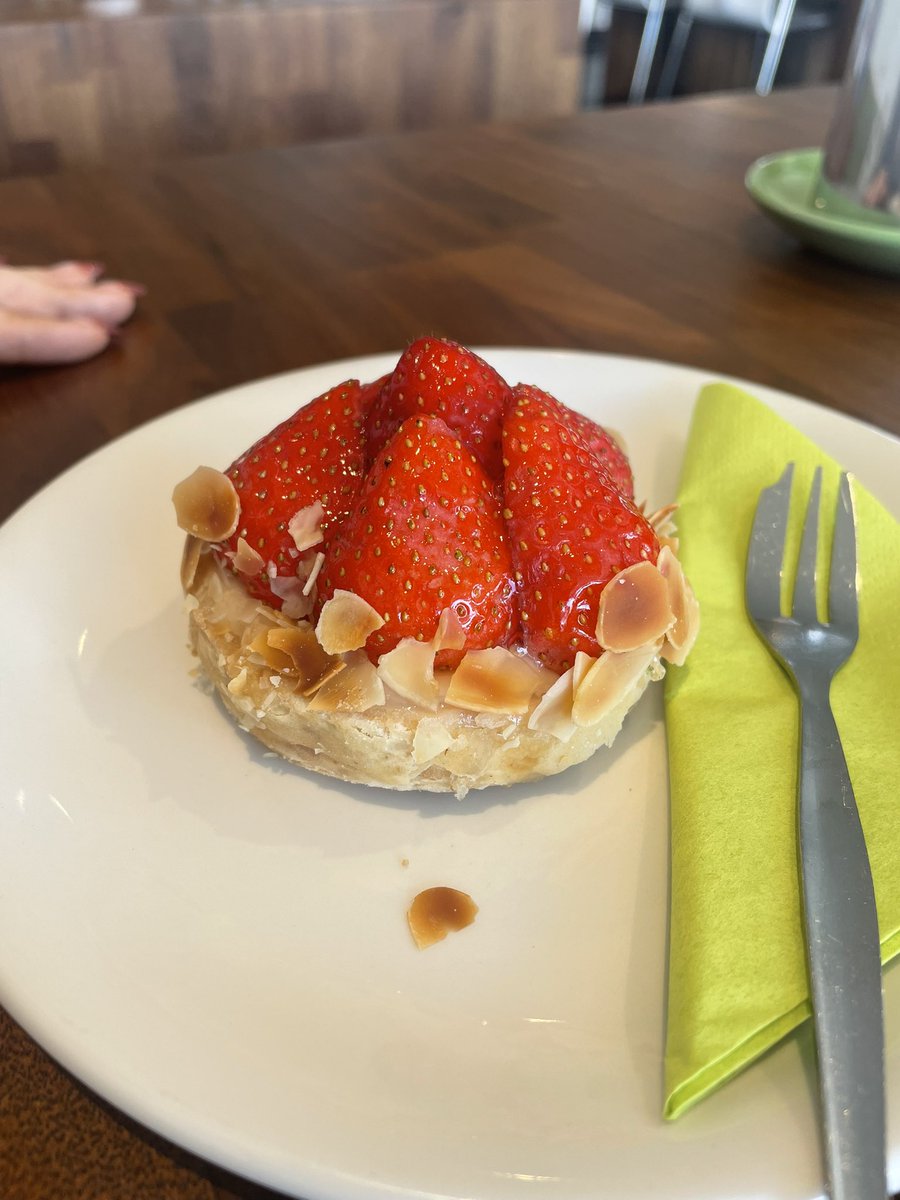 CaffeineCafe10's tweet image. コーヒー&苺タルト🍓☕️
#コーヒー #コーヒー好きな人と繋がりたい #cafe #カフェ #お菓子 #お菓子作り #ケーキ #料理 #料理好きと繋がりたい #チョコレート #スイーツ #パン