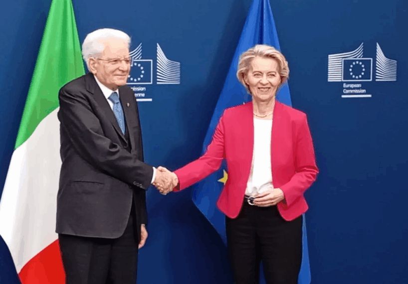 L’articolo 91 della #Costituzione sancisce: «Il Presidente della Repubblica, prima di assumere le sue funzioni, presta giuramento di fedeltà alla Repubblica e di osservanza della Costituzione».
A ciò si aggiunga che ha il potere di rinviare un testo approvato dalle Camere per una