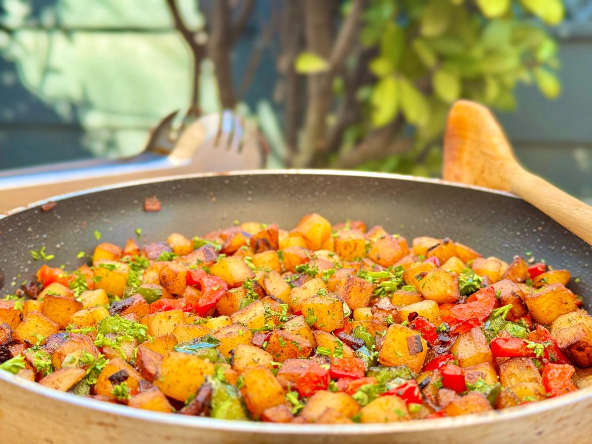 CookingSoulsa's tweet image. Hello beautiful September 🌼🌱 as we prepare our menus with bold smoky delicious flavours to tease and please your happy appetites at the @DeliciousFestSA #helloseptember❤️ #festivalseason #smokedchicken #goodfood #greatmusic #springtime #ribs #tradersacademy #delicious