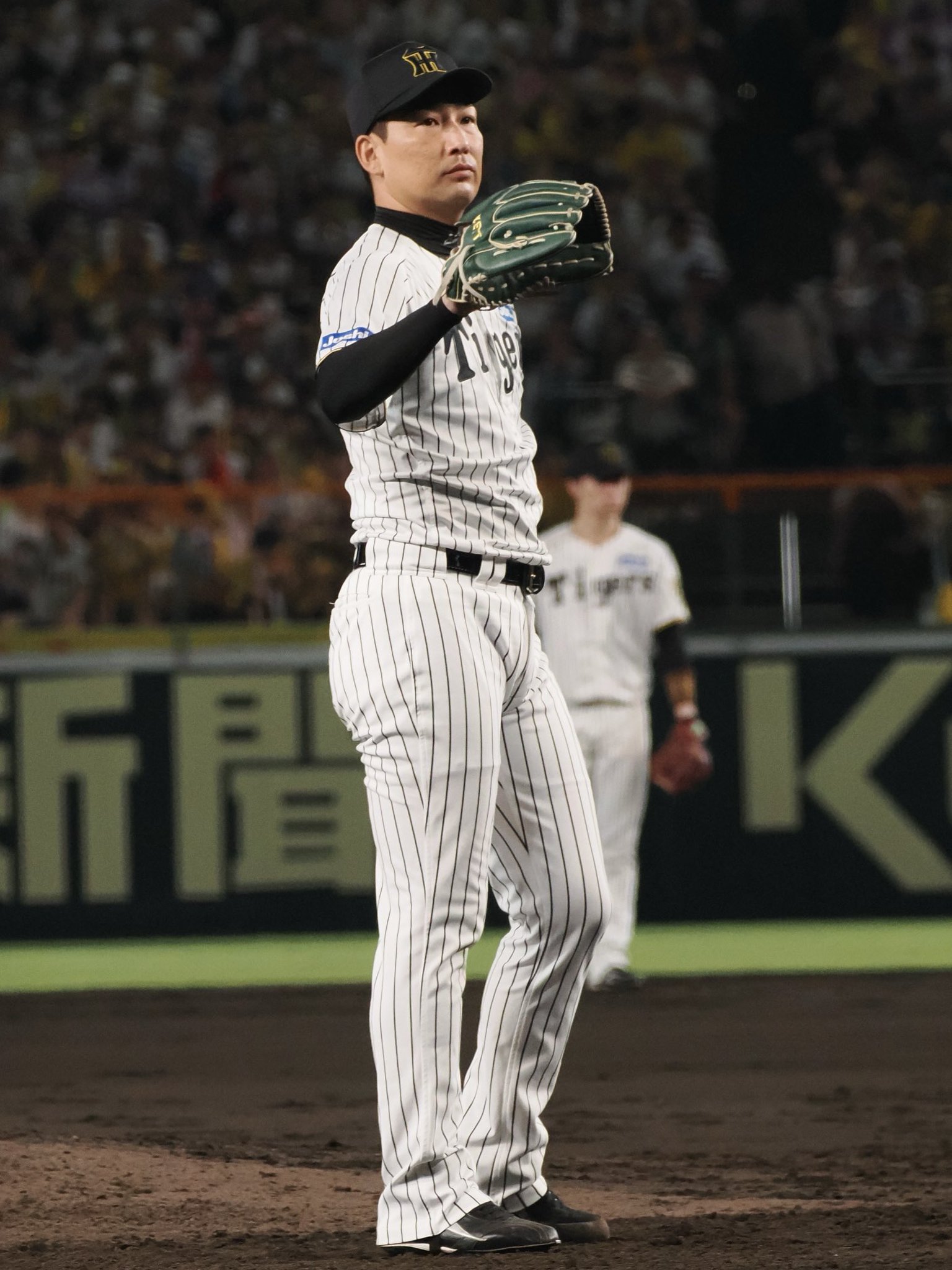 岩崎優　直筆サイン　甲子園配布レプリカユニフォーム　球場弁当ワッペン　阪神 岩崎優 直筆サイン 甲子園配布レプリカユニフォーム 球場弁当