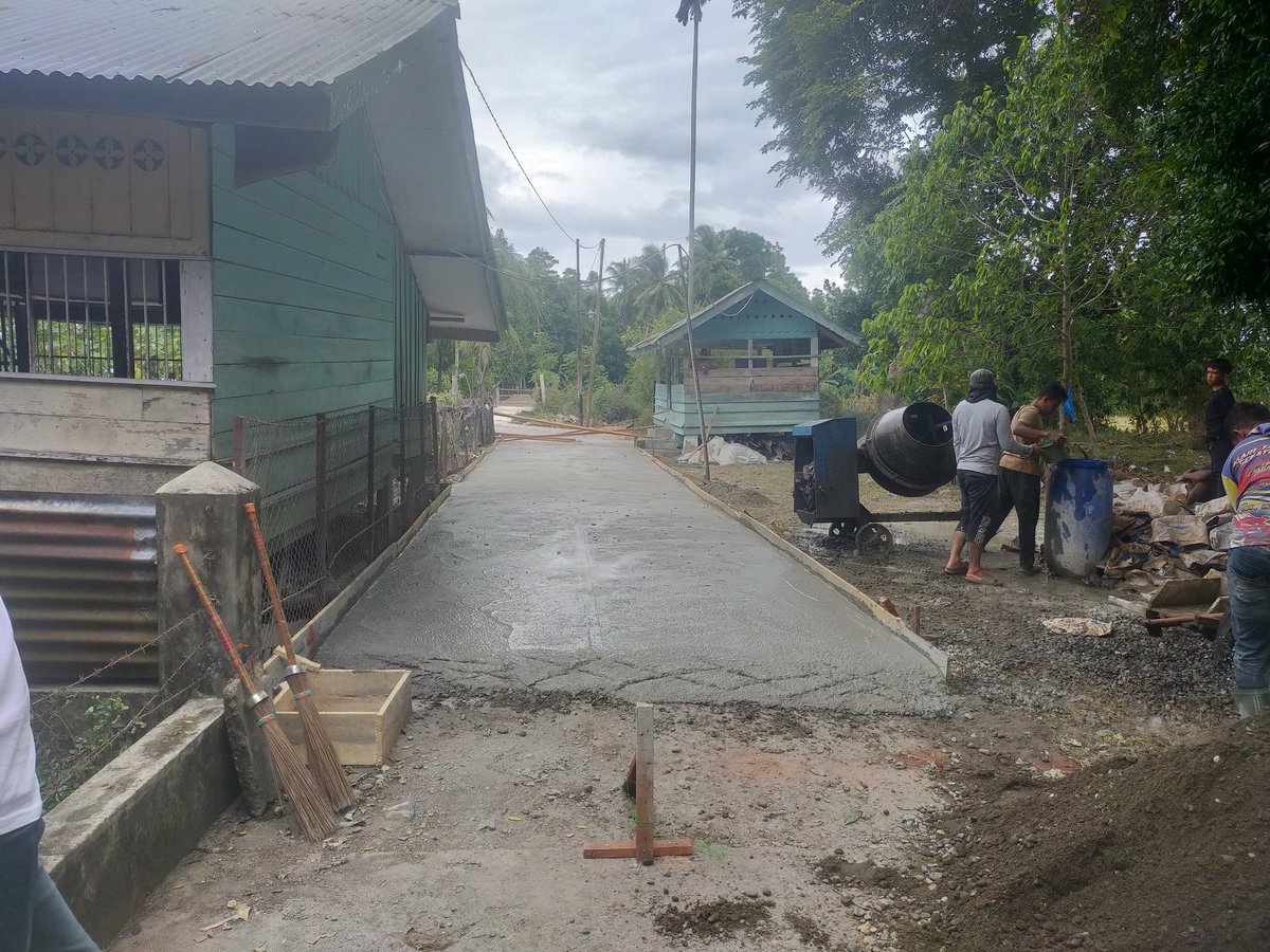 BTiar17's tweet photo. Pendamping Desa berjiwa patriot mengedepankan nasionalisme dan keutuhan NKRI mengantarkan masyarakat Indonesia makmur adil sejahtera mensukseskan 8 Misi Asta Cita Maju Menuju Indonesia Emas 2045
#TPPJagaDesa     
#TerimaKasihPakNurSaid
#TPPProvAceh
#TPPKabPidie https://t.co/7cOM6UIjU2