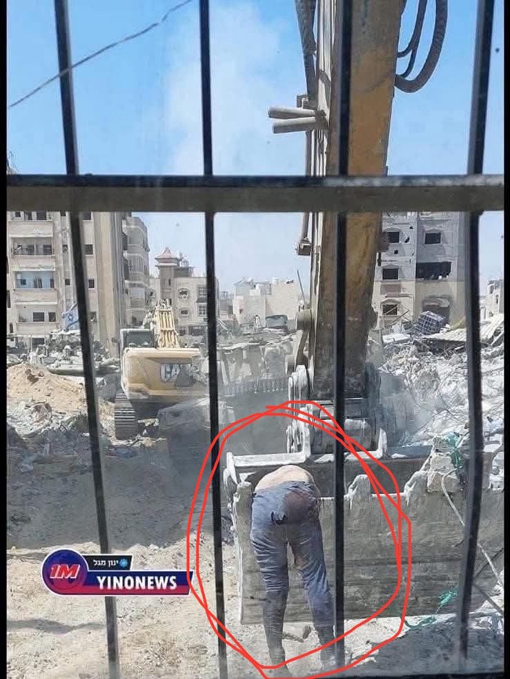 pruf48's tweet photo. The body of a young Palestinian man was hung from the crane of an Israeli bulldozer in #Gaza. https://t.co/JrOIrXjAEA