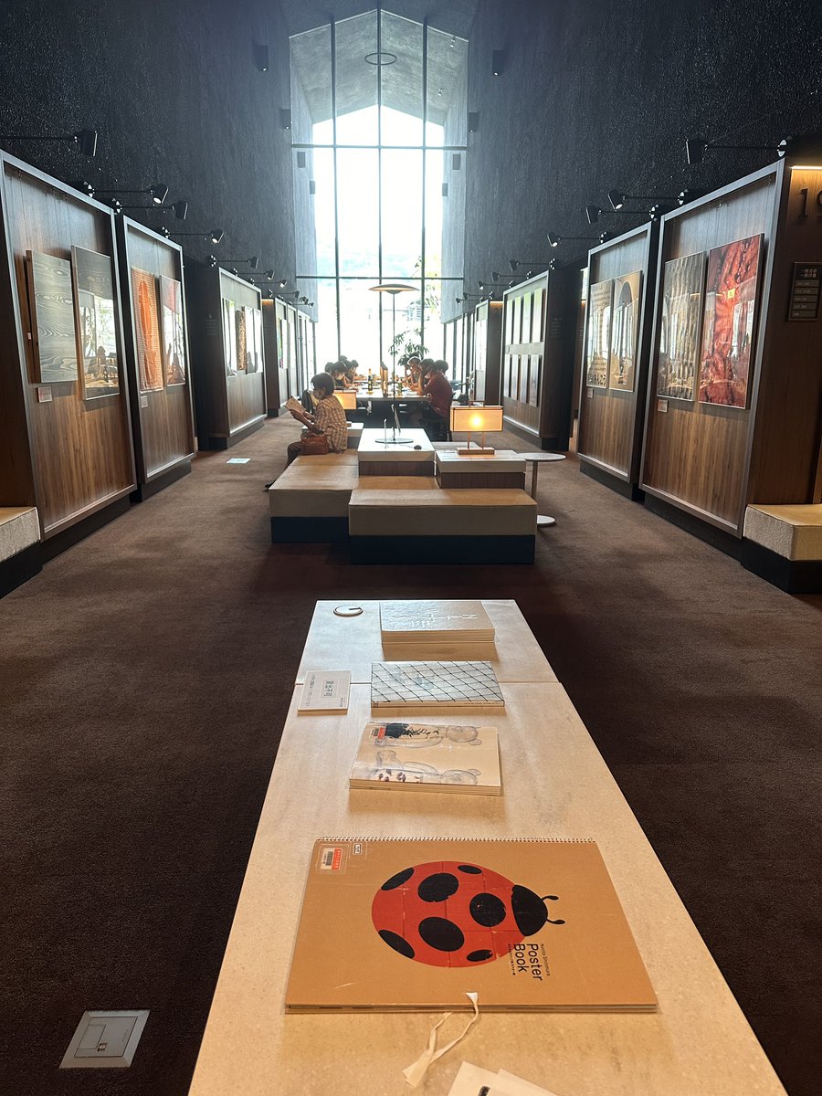 shioRitakei's tweet photo. 9/13 @  #柳井市 #みどりが丘図書館
展示「グラフィックデザイナー #新村則人 の世界」にあわせて、新村さん＆桑名さんと「デザイン×地域」をテーマに登壇させてもらいます。新村さん作品には島の感性と自然への敬意が息づき、心がすっと整います。当日楽しみにしています！https://t.co/ctRJoyot2B https://t.co/EGy4o6t5d7