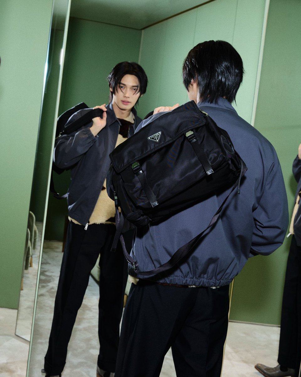 ElleMenThailand's tweet photo. Prada แบรนด์แอมบาสเดอร์ ‘วิน-เมธวิน’ ในลุคจากคอลเล็กชั่น Fall/Winter 2025 ที่สะท้อนความเรียบง่ายอันโรแมนติกและความซับซ้อนของมนุษย์ผ่านการตีความใหม่ของโครงชุดและวัสดุ

#ELLEMENThailand 
#Prada
#PradaFW25
#WinMetawin https://t.co/Xd91igrVMd