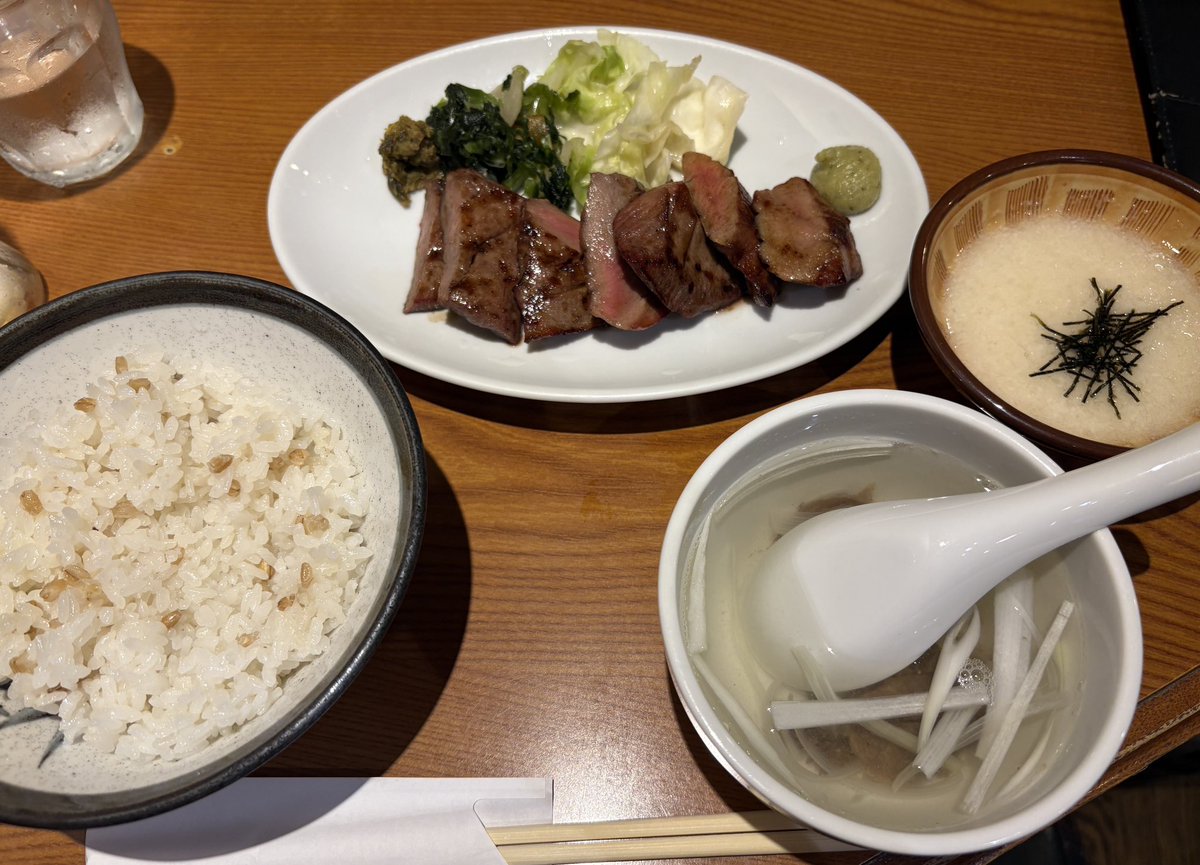 新宿 牛タン荒
牛タン定食並 𐩢𐩺

仙台牛タン！これこれ〜