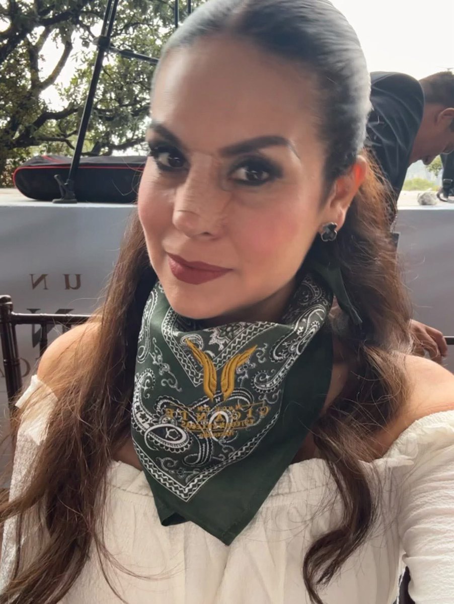 Ante la presencia de cientos de duranguenses, el gobernador <a href="/EVillegasV/">Esteban Villegas V.</a> 🙋🏻‍♂️🇲🇽 rinde su Tercer Informe de Gobierno 📜.
En Durango, la fuerza de un gigante se hace presente 🙌🏽
#3erInformeEsteban #Durango #NaceUnGigante