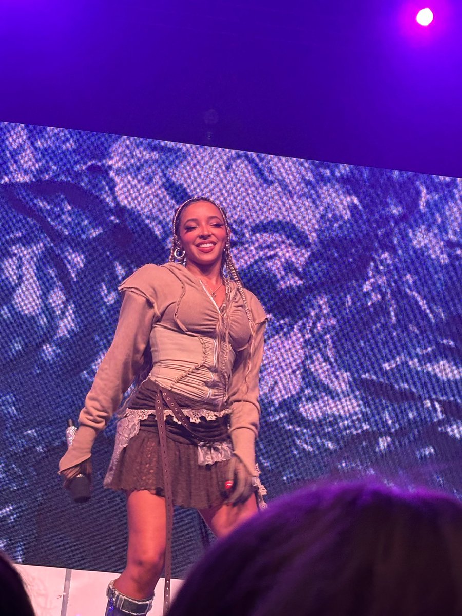 angelfacednaomi's tweet photo. come back to minneapolis motherrr https://t.co/JzPGIsQfux