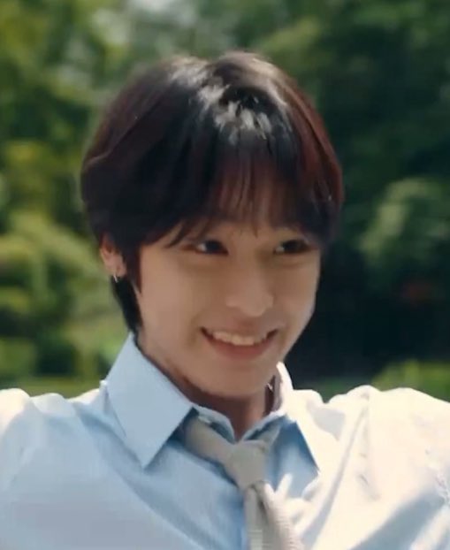 eikezel's tweet image. Prestasi hari ini: nggak nangis di ruang sidang. Pa, Ma, hari ini anaknya unofficially sarjana 🎓