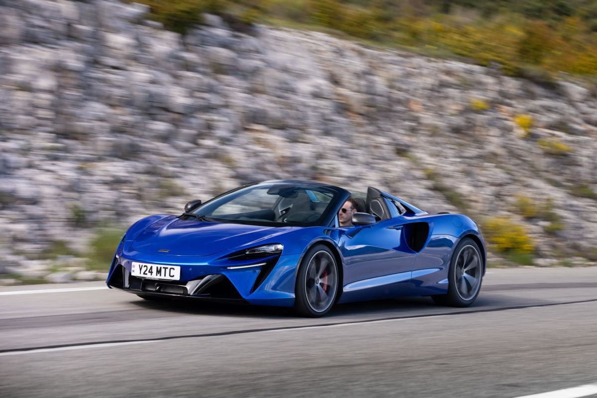 #McLaren será el vehículo oficial de los Premios del Gremio de Productores 2026, que reconocen lo mejor del cine, TV y medios emergentes, la colaboración con la PGA incluye modelos como el Artura y un paquete VIP para sus más de 8,000 miembros.
<a href="/McLarenAuto/">McLaren Automotive</a> #News