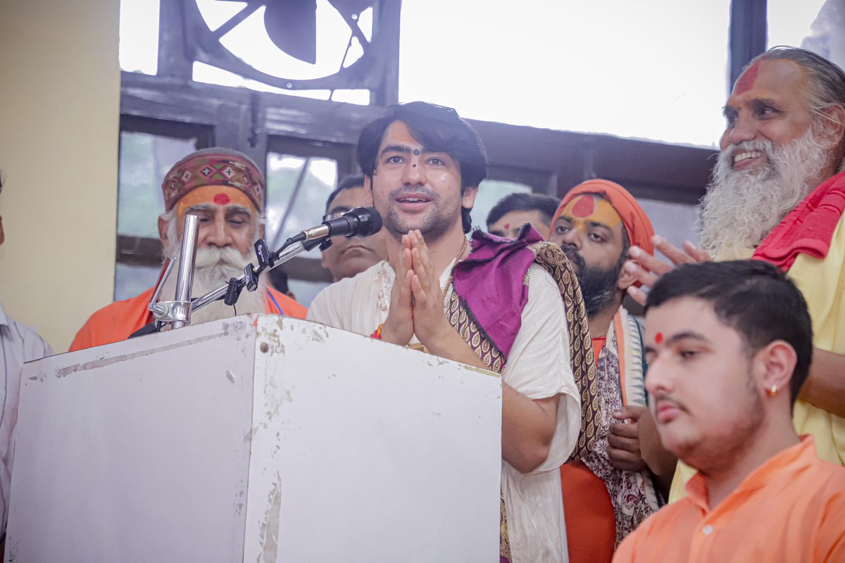 bageshwardham's tweet image. “दिल्ली से वृंदावन” सनातन हिंदू एकता पदयात्रा ”संत सम्मेलन” पहाड़गंज (दिल्ली) में संत सम्मेलन…
#bageshwardhamsarkar #bageshwardham #sudhanshujimaharaj #SanatanEkta #padyatra #vrindavan #SantSammelan #DelhiEvent #PoojySarkar #hinduunity #delhi #shribageshwardhamsarkar