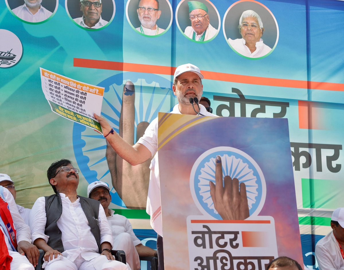 kashyap_mukavan's tweet image. बिहार वोटर अधिकार यात्रा को ऐतिहासिक बनाने के लिए लालू प्रसाद यादव जी, तेजस्वी यादव जी, दीपांकर भट्टाचार्य जी, मुकेश सहनी जी, बिहार कांग्रेस नेतृत्व, कांग्रेस के बब्बर शेरों, INDIA कार्यकर्ताओं और प्रदेश के युवाओं का दिल से धन्यवाद