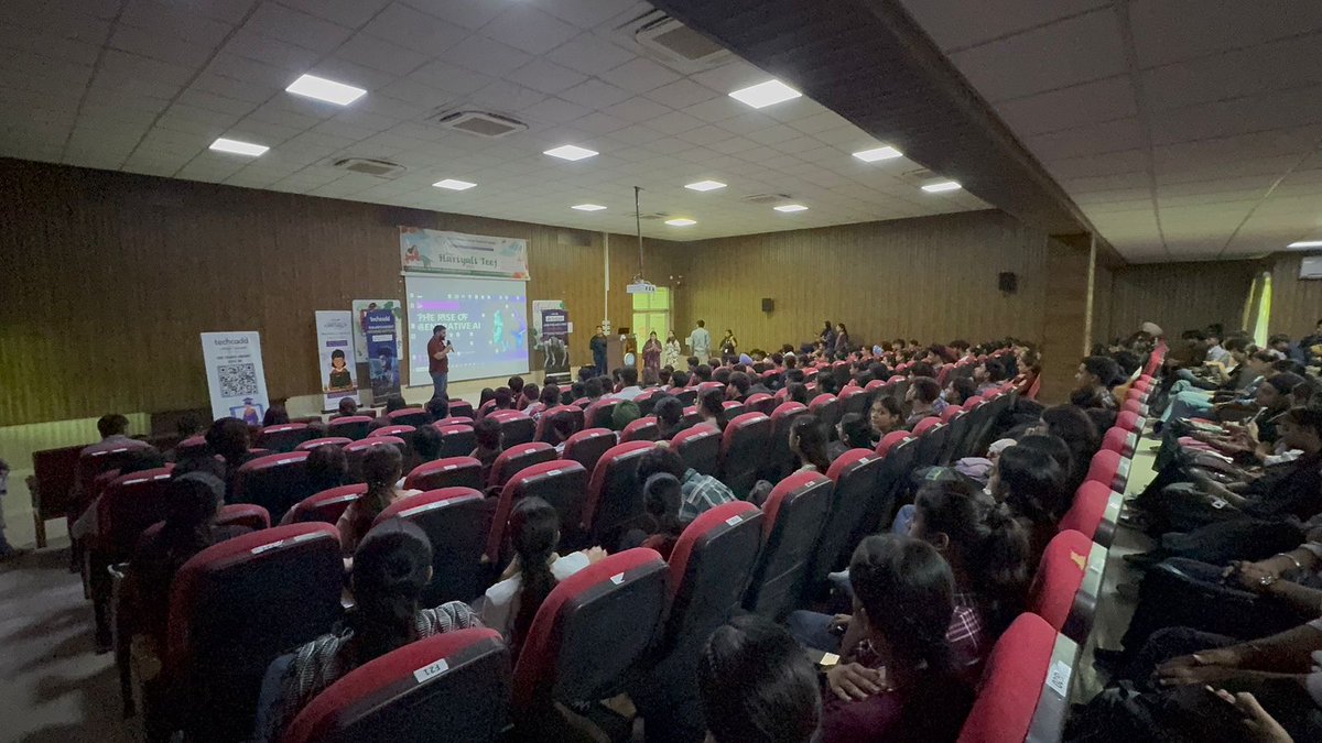 Techcadd_comp's tweet image. Techcadd was invited to deliver a Motivational&amp;amp;career counseling session at lyallpur khalsa College where Our Founder &amp;amp; CEO Mr. Gourav Gupta inspired students with his journey, life lessons &amp;amp; career insights techcadd AI Dog ‘Chichi’ Huge thanks to Khalsa family for the support ❤️