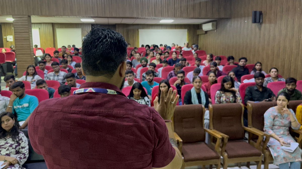 Techcadd_comp's tweet image. Techcadd was invited to deliver a Motivational&amp;amp;career counseling session at lyallpur khalsa College where Our Founder &amp;amp; CEO Mr. Gourav Gupta inspired students with his journey, life lessons &amp;amp; career insights techcadd AI Dog ‘Chichi’ Huge thanks to Khalsa family for the support ❤️