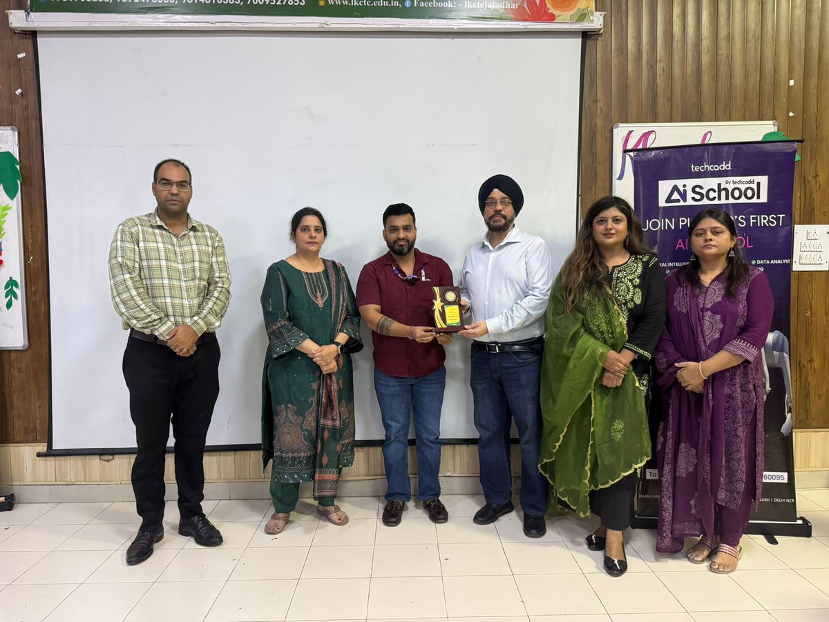Techcadd_comp's tweet image. Techcadd was invited to deliver a Motivational&amp;amp;career counseling session at lyallpur khalsa College where Our Founder &amp;amp; CEO Mr. Gourav Gupta inspired students with his journey, life lessons &amp;amp; career insights techcadd AI Dog ‘Chichi’ Huge thanks to Khalsa family for the support ❤️