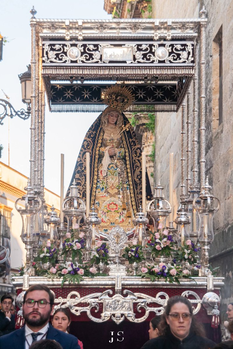 Un día como hoy, dentro de un mes, estaremos en la gloria, porque el sueño se habrá cumplido. 

Mientras... sigamos soñando 😍

1 mes para el sueño de ver a nuestra Madre, María Santísima de la Trinidad bajo palio 

¡Feliz Jueves!❤️💙