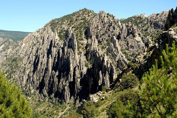 gozARTE's tweet image. ¿COMPARTIMOS #ARAGÓN?
Los órganos de #Montoro son un paisaje espectacular situado entre #Ejulve y #Villarluengo, en la provincia de Teruel. El nombre viene de su aspecto, pues la erosión diferenciada de los diferentes materiales (unos más resistentes y otros menos) ha dado lugar…