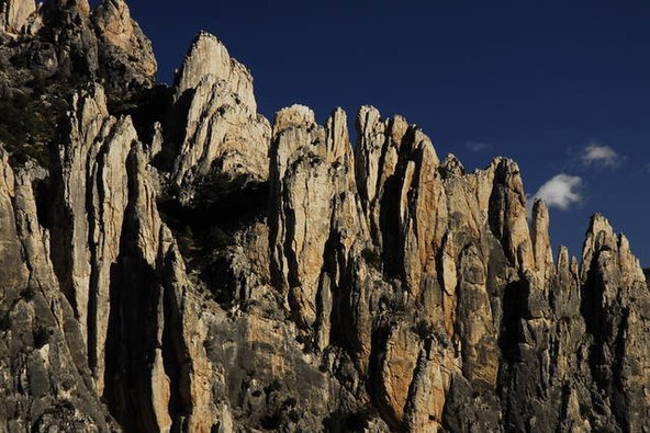 gozARTE's tweet image. ¿COMPARTIMOS #ARAGÓN?
Los órganos de #Montoro son un paisaje espectacular situado entre #Ejulve y #Villarluengo, en la provincia de Teruel. El nombre viene de su aspecto, pues la erosión diferenciada de los diferentes materiales (unos más resistentes y otros menos) ha dado lugar…