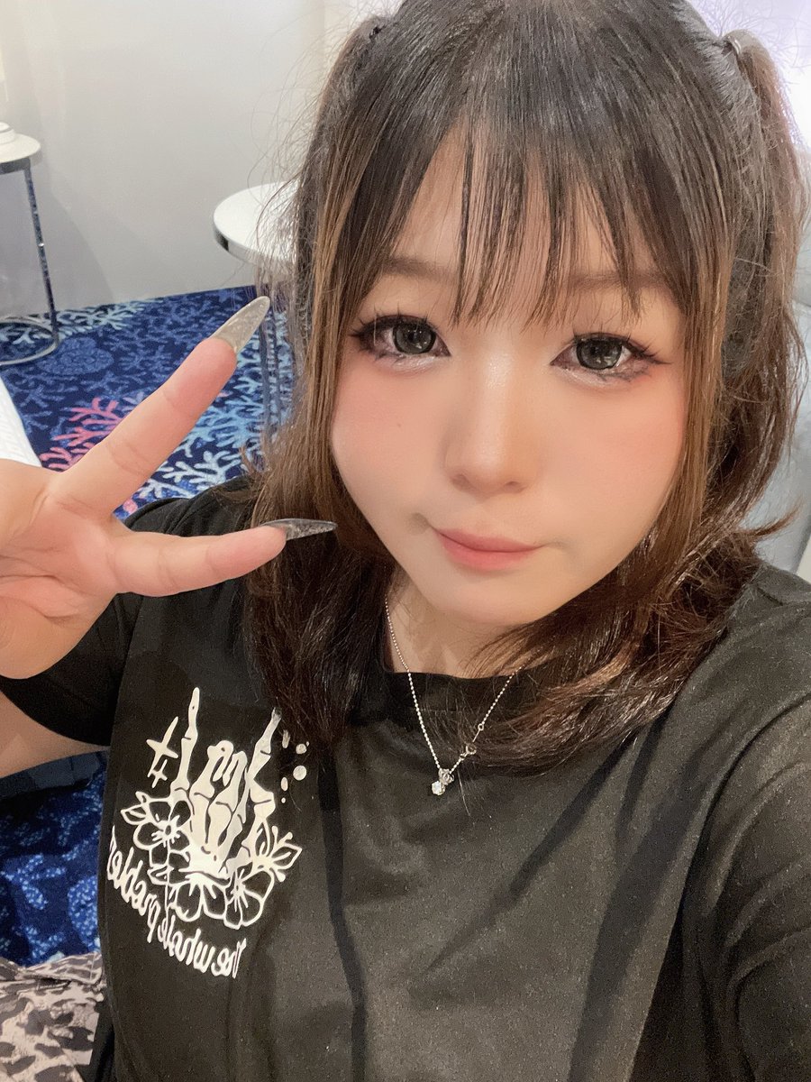 メイク直して着替えた！
これから貸切ユニバしてくるお