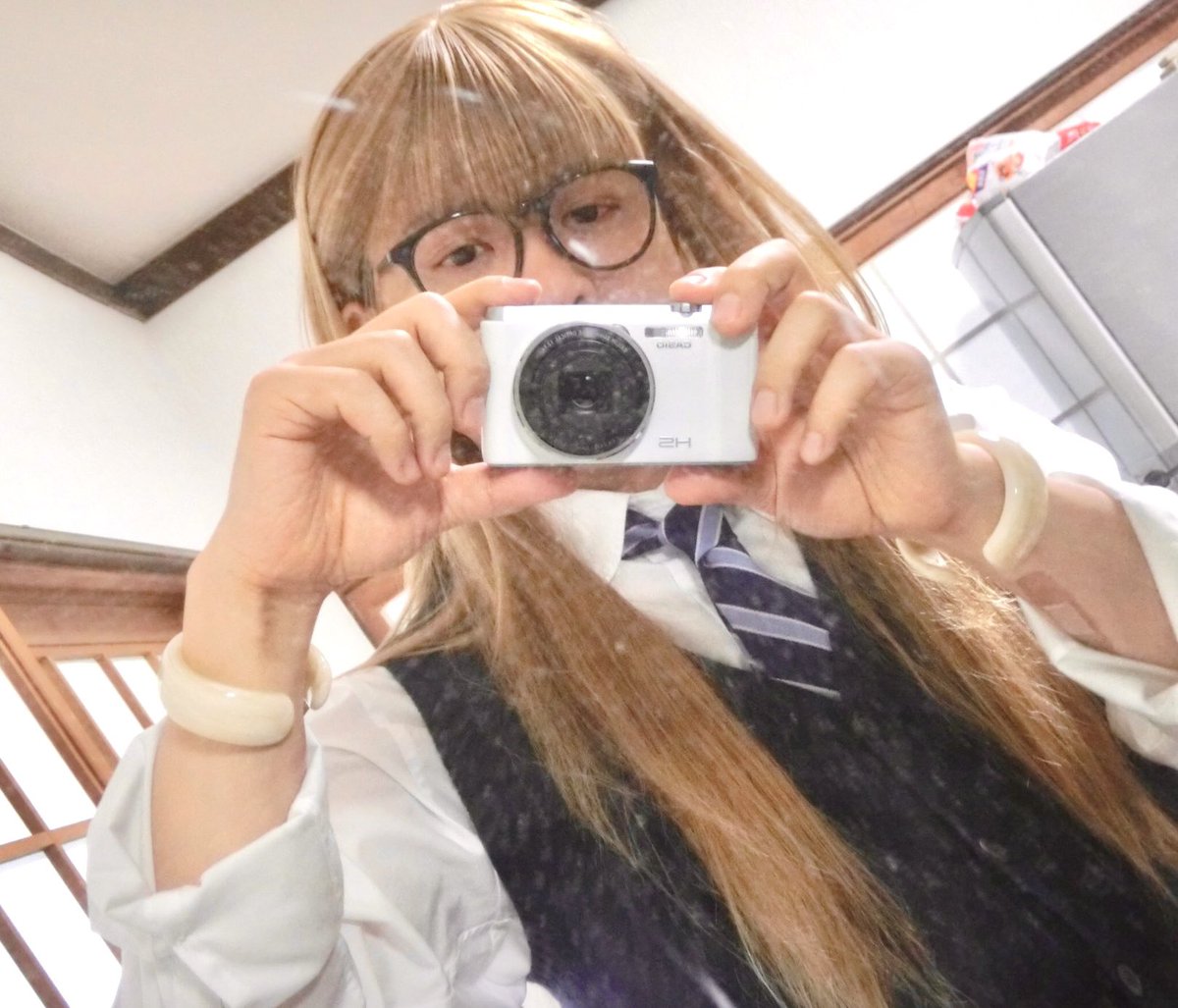 楽しい説明会であった😊（画像は説明会とは無関係）
カツラかぶると一見別人になるんだが、それで  #女装　しているこの人は普通ではないと見做して→除外（キャンセルカルチャー）てのは如何なものだろうか🤔 人には様々な可能性があるハズ！…なんだけどこの展開はもう一個の垢でします