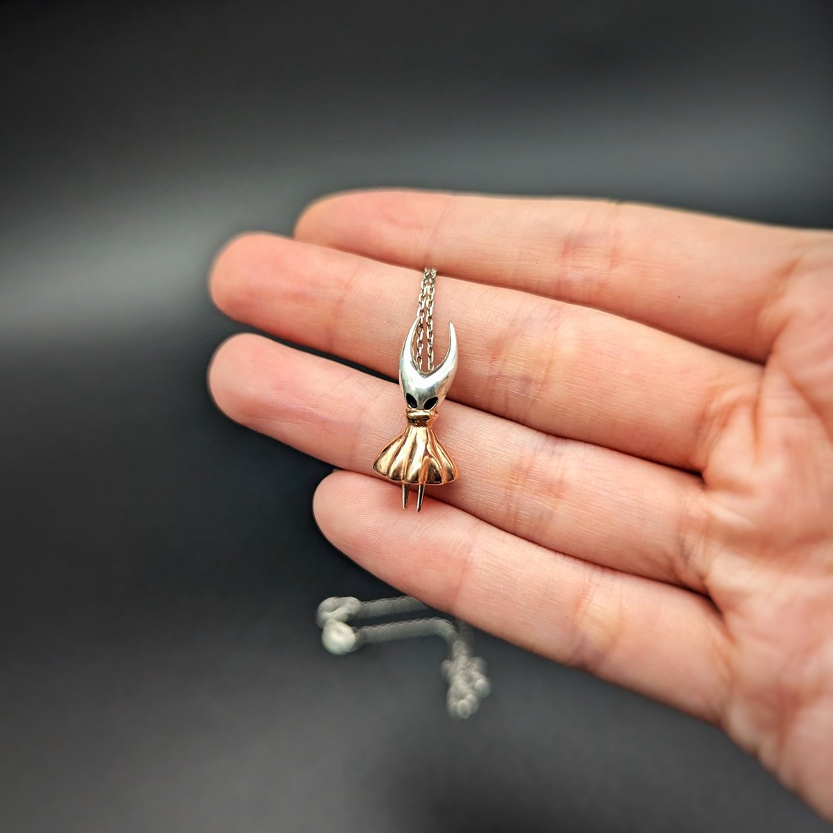 FaySyl_Jewelry's tweet photo. Hoy por fin sale Silksong!!
Así que toca el post de la parejita! 🙈
Están disponibles en la web!
Tenéis ganas de jugarlo? 😍
--------
#Silksong https://t.co/eYwzK55uH3