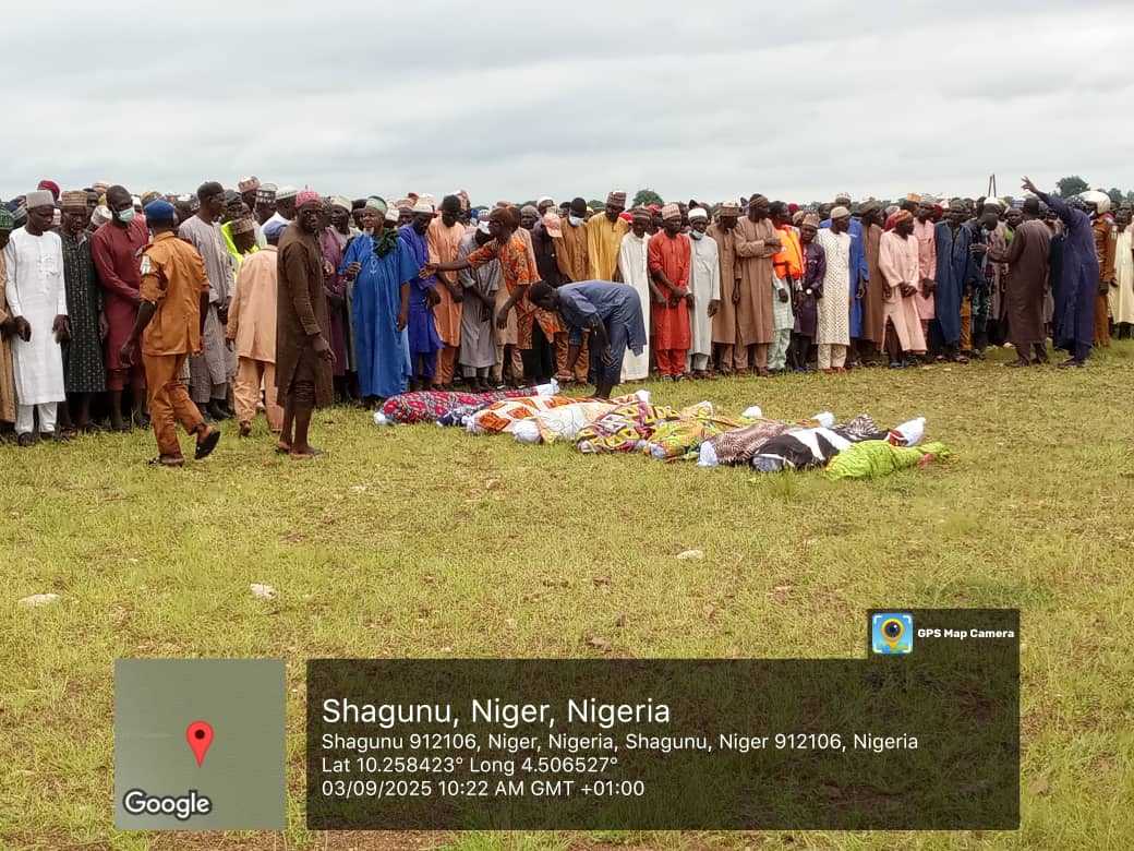 globalecof2003's tweet photo. 🚨Breaking News: Devastating boat mishap in Borgu, Niger State. 90+ passengers on board, over 50 rescued, several fatalities reported. Updates to follow. #BorguBoatMishap #NigerState https://t.co/ZXZKbIWIFB