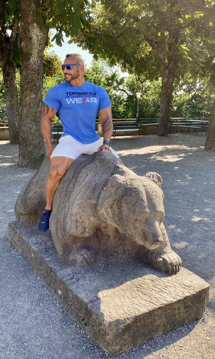 roidmusclelove1's tweet image. Wild at heart, but always up for a little bear-back adventure. 🐾🐻
#BearBackRider 

#WildRide #BearWithMe 
#RideWithMe 
#WildVibes  #FitAndFearless #StrongAndWild